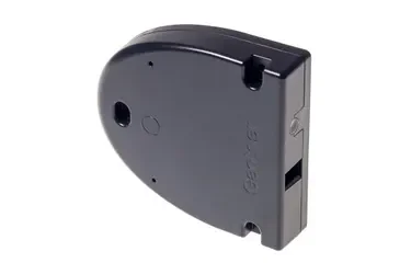 Serrure connectée noir en plastique, forme arrondie, avec une ouverture et un connecteur.