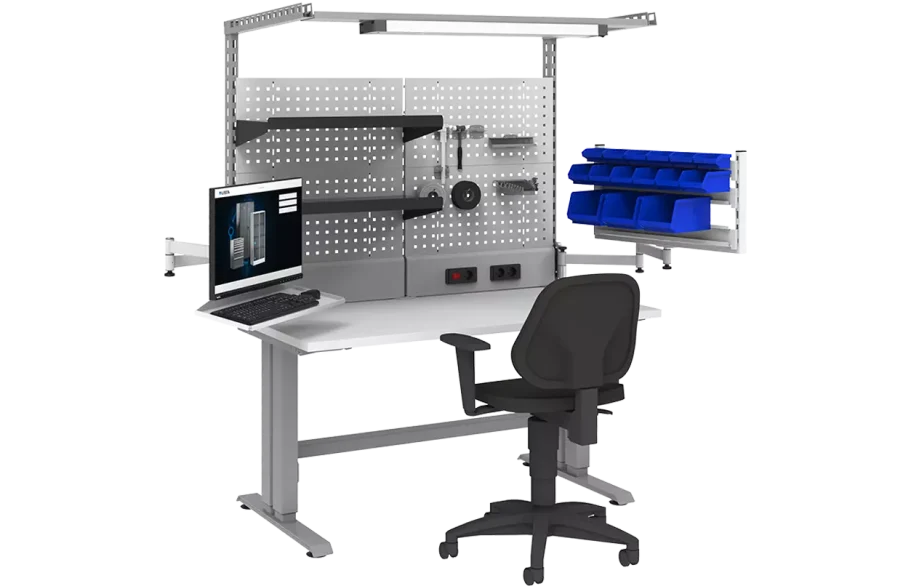 Postes de travail LISTA (disponibles en version ESD) Poste de travail avec ordinateur, chaise et panneaux de rangement.