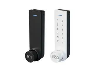 Serrures électroniques à clavier, l'une noire et l'autre blanche, avec boutons de code.